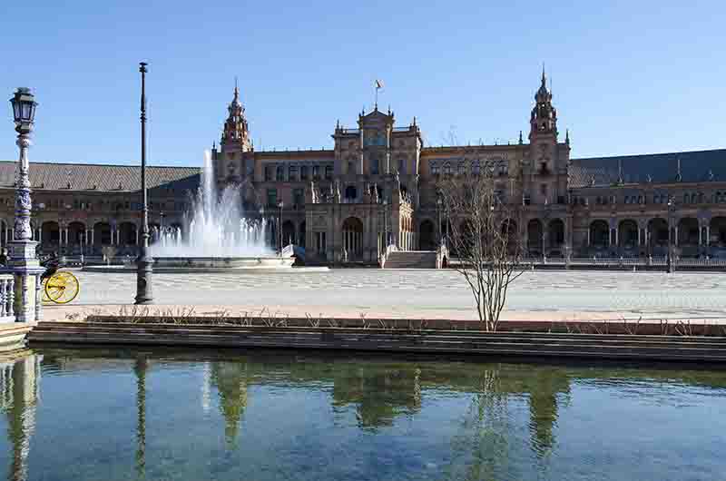 Sevilla 035 - parque de María Luisa - plaza de España.jpg